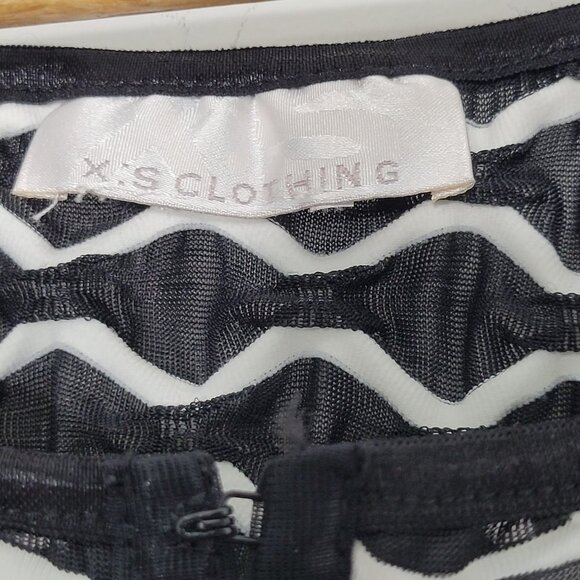 X:S Clothing Black & White Patterned Round Neck Long Sleeve Hook & Loop Top - Picture 4 of 7